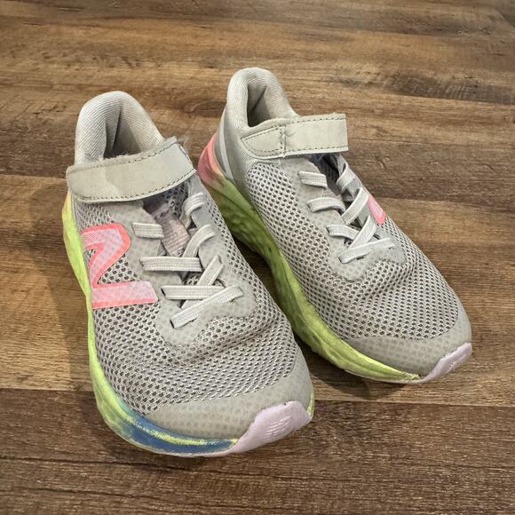 New Balance Fresh Foam Arishi Little Girls 11 running shoe Gray Rainbow READ - Picture 1 of 10